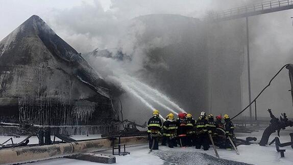 ɽ������ʯ����ը